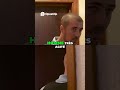 Gendarmes Face à un Homme Agité et Étrange