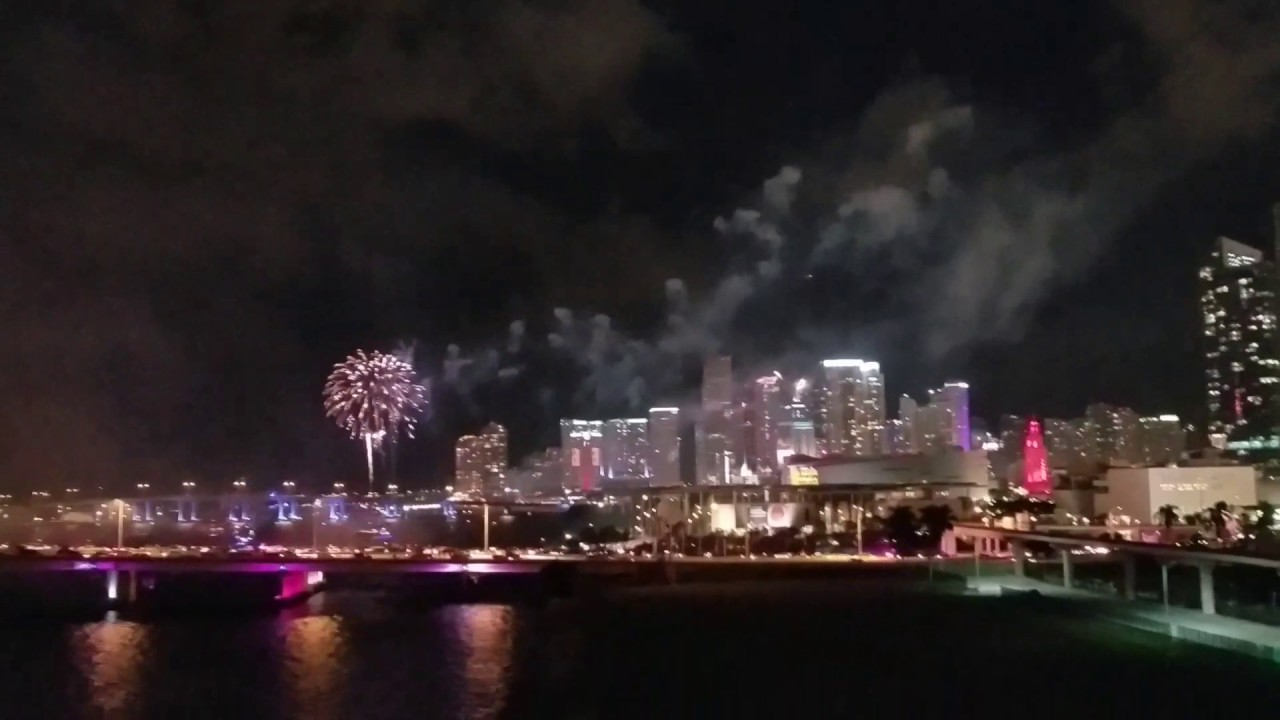New Year 2017 Miami Fireworks - YouTube