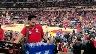 Chicago Bulls beer man