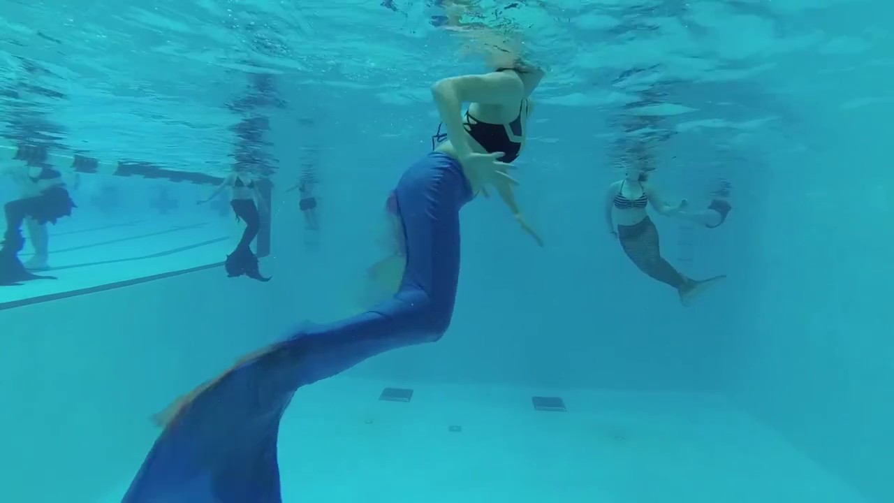 DIY tule dorsal fin for a fabric tail