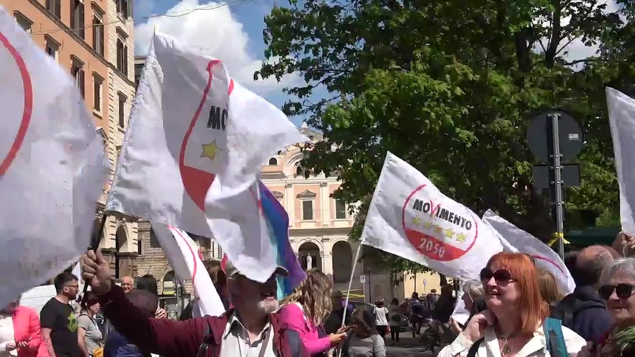 Le voci dalla piazza contro il riarmo a Roma: 