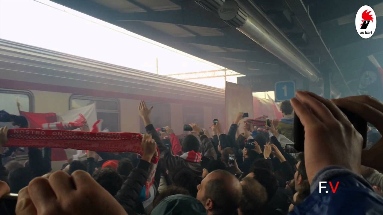 ARRIVO DELL'A.S. BARI ALLA STAZIONE CENTRALE (14-05-2014)