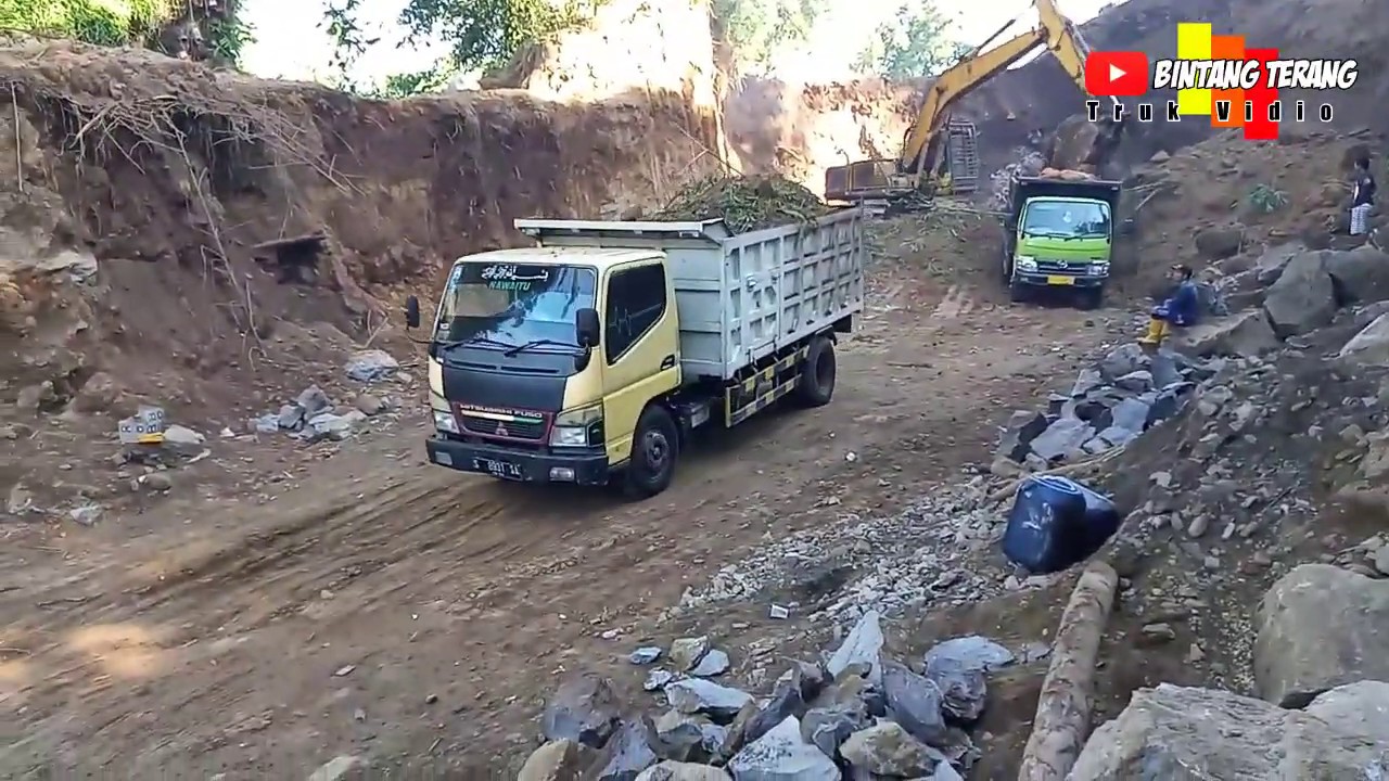  Dump  truk  Muat Tanah  di tambang YouTube