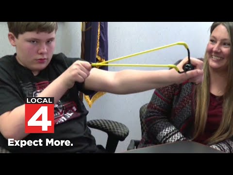 Michigan teen saves sister from attempted abduction by using slingshot