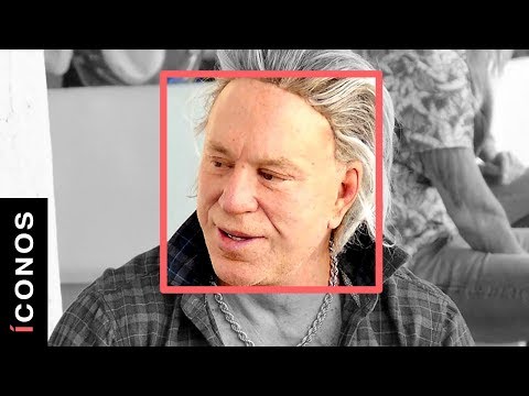 Video: Pero El Rostro Es Imperfecto: La Figura De Mickey Rourke Agrada A Los Fanáticos