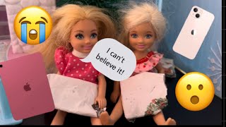 Barbie Family - Surprise Christmas Presents Bring Tears