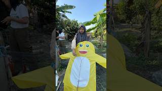Di Kerjain Bocil Pakek Layangan Nailong Di Kasih Lem #layangan #nailong #kerjain #bocil #nakal #lucu