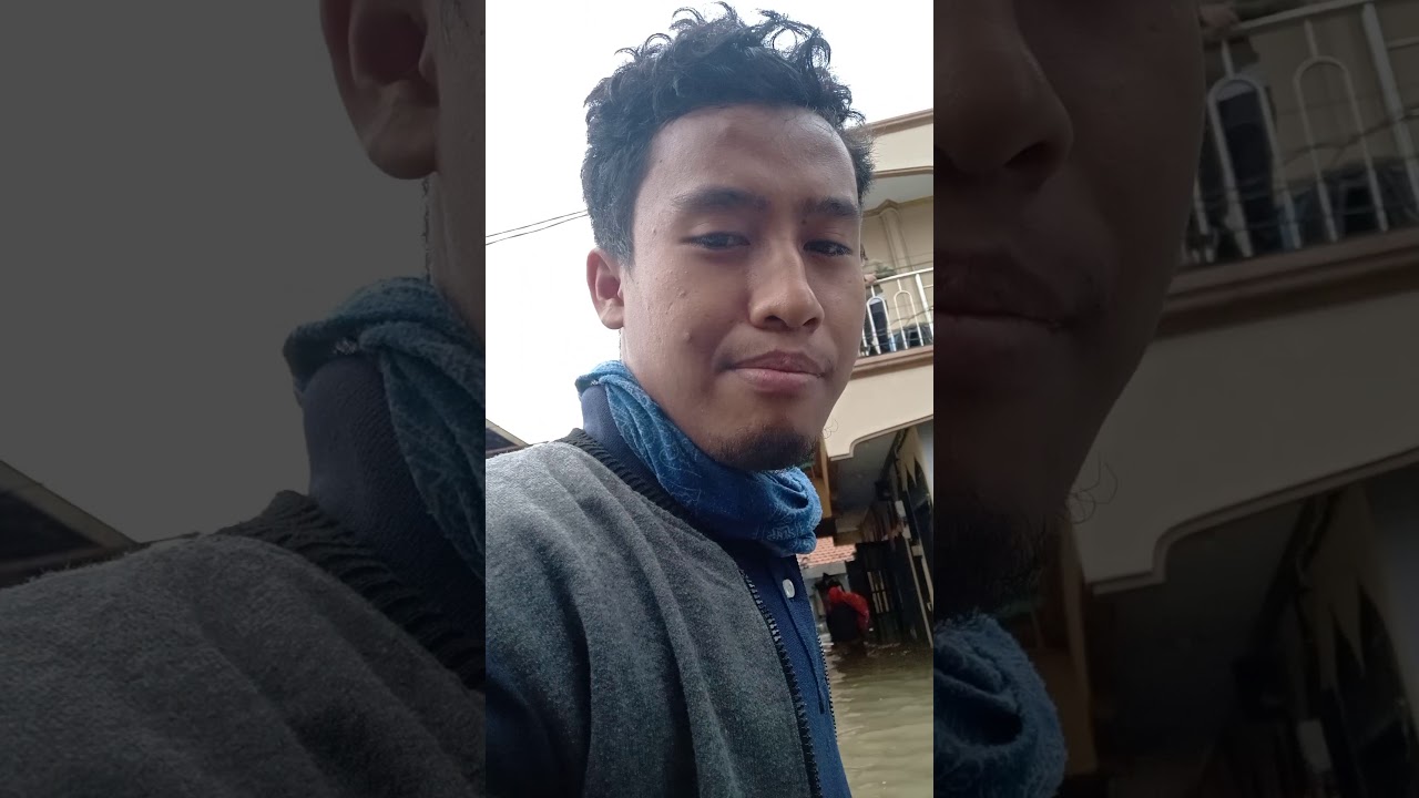 Banjir parah di Semanan viral - YouTube