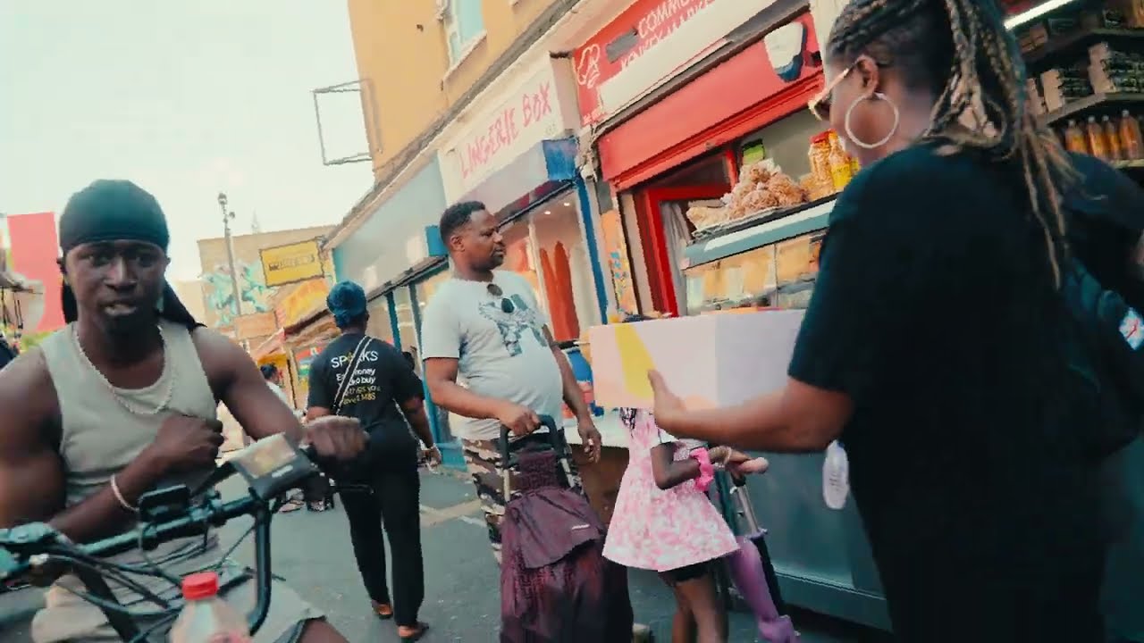Alsz Gambino - CRAZY (Official Music Video) auf YouTube ansehen Alsz Gambino - CRAZY (Official Music Video) auf YouTube ansehen