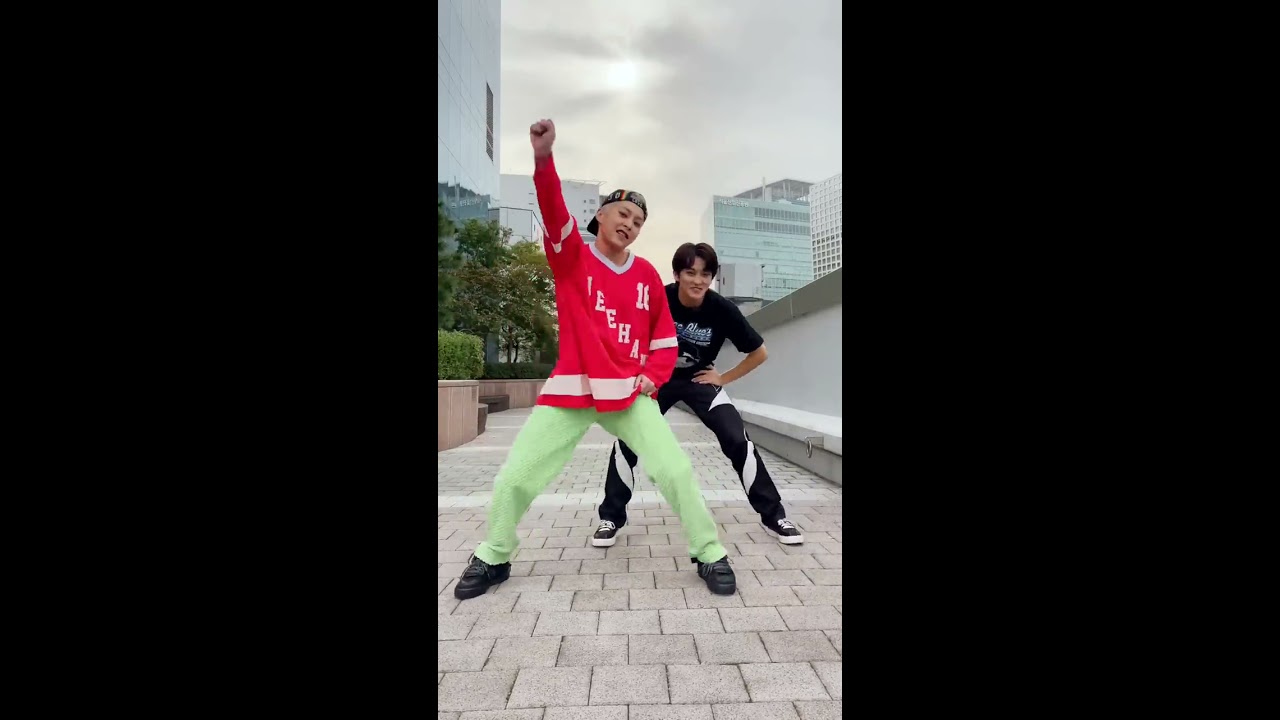 NCT 127 엔시티 127 '질주 (2 Baddies)' MV - YouTube