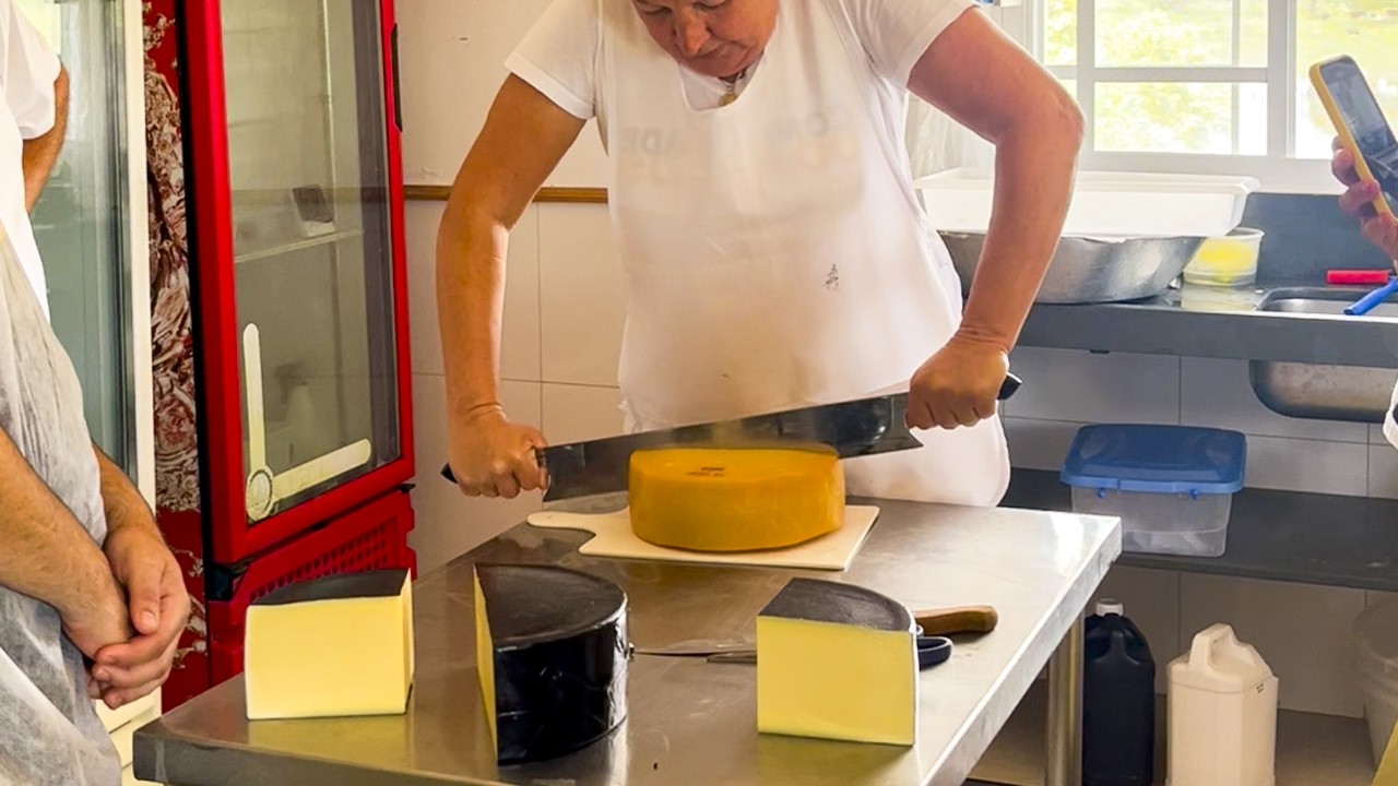 DA ORDENHA À MATURAÇÃO: ELA ENSINA A FAZER QUEIJOS ARTESANAIS NA ROÇA