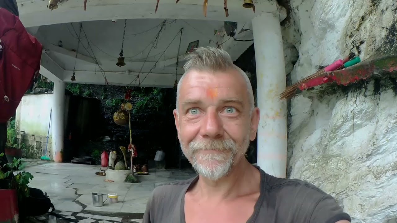 Pilgrims Diary 88.Ночевал в Храме ставил палатку Дощ. Продолжаю Путешествие Гималаи Индия сегодня