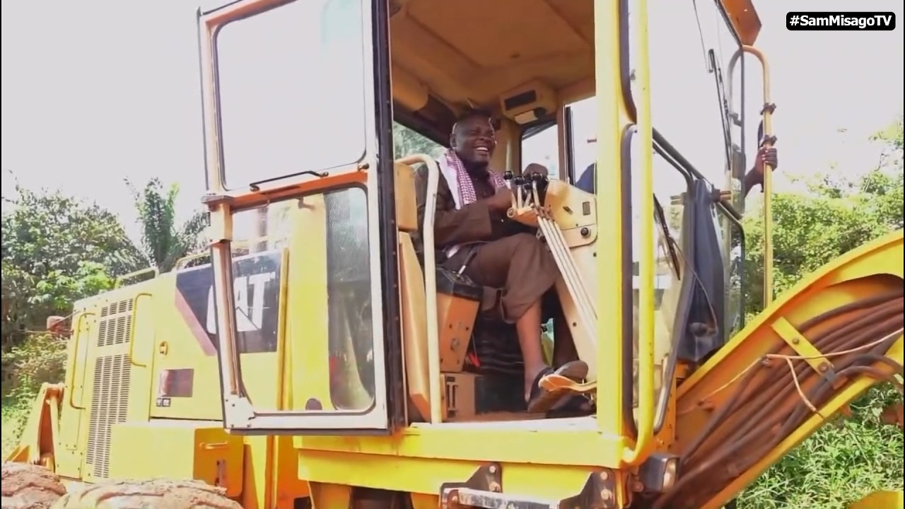 Babalevo aingia kazini mwenyewe na kuendesha Gari la Ujenzi wa Barabara za Lami Kigoma Mjini