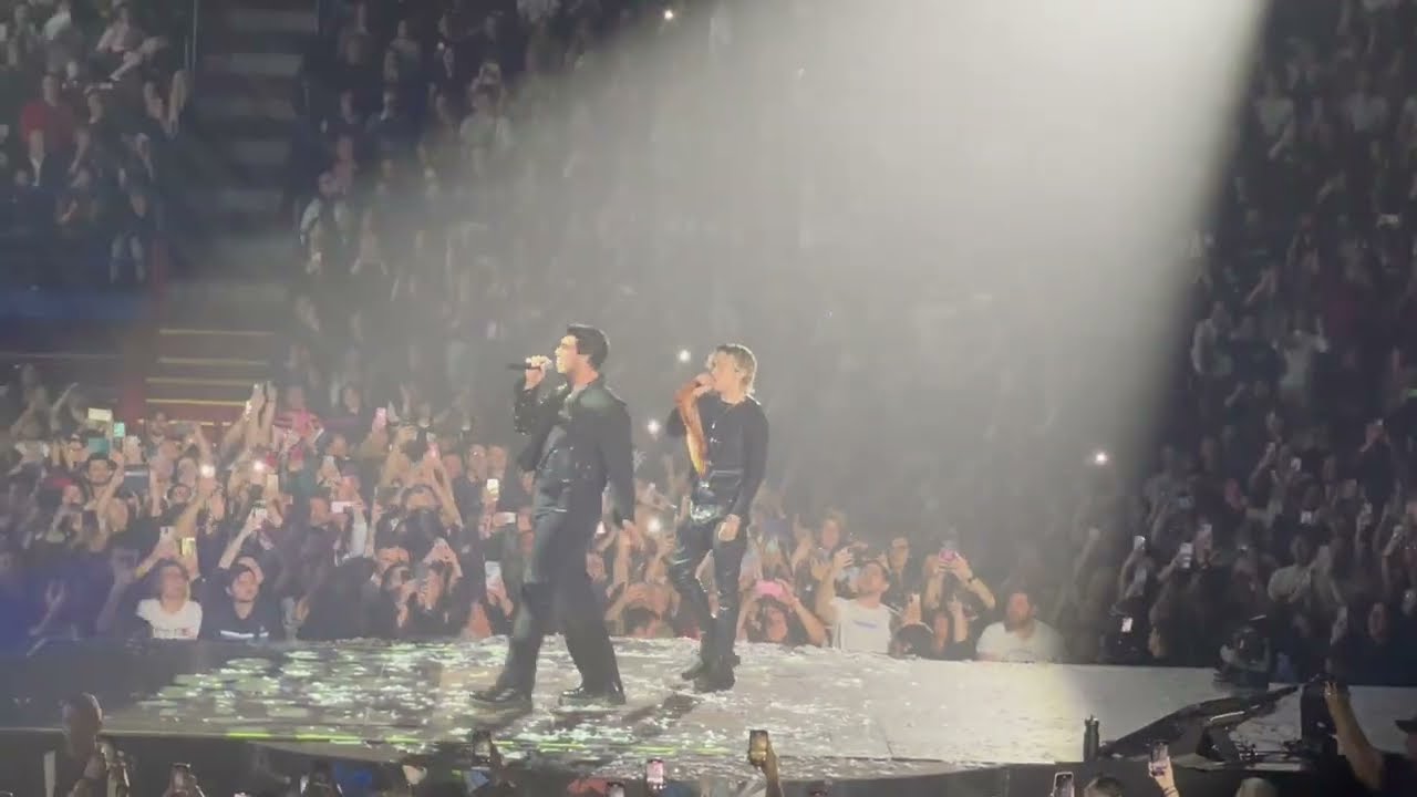 IRAMA OSPITE AL CONCERTO DEI THE KOLORS - 