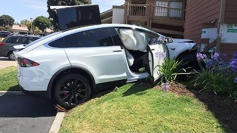 TESLA Car Crash Compilation 2019 - Autopilot Fails & Collision (2019 NEW)