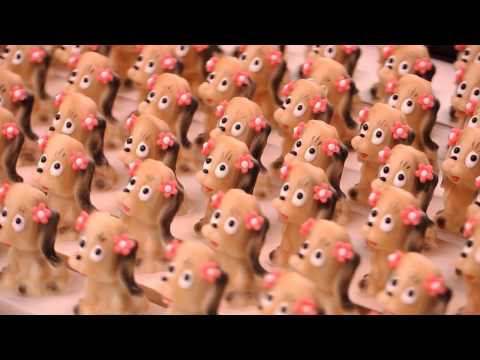 Video: Jak Se Vyrábějí Porcelánové Figurky
