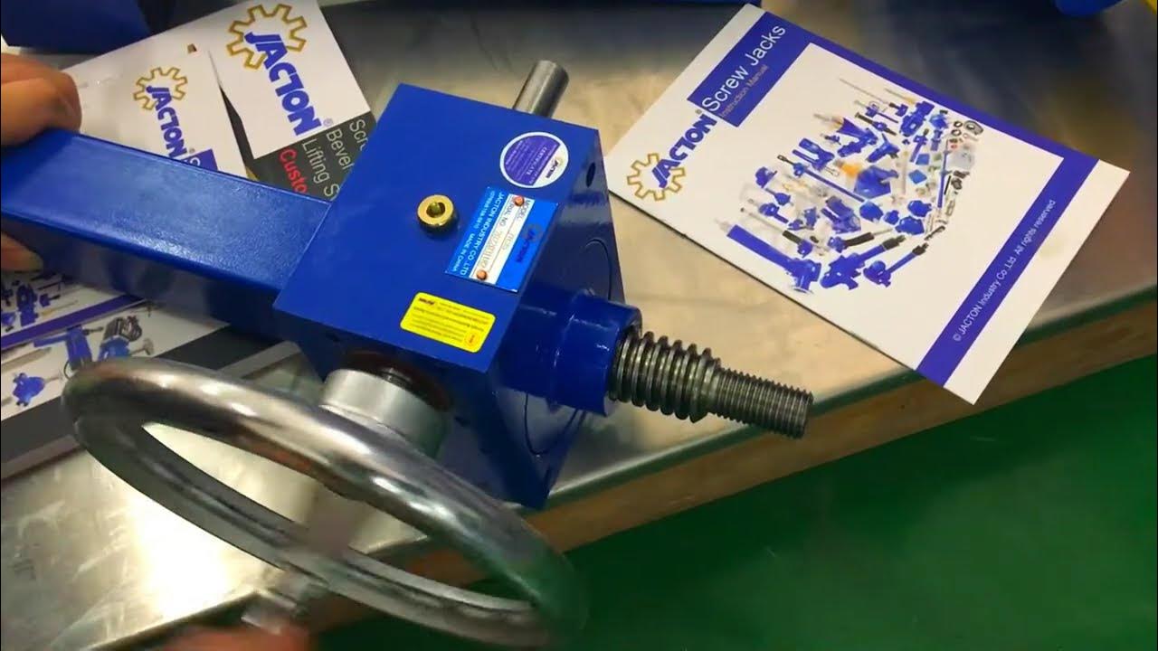 Hand crank worm gear drive with keyed screw shaft, manually operated