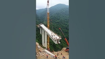 Cable lifting the tower crane bridge beam​ collapsed. #towercrane #bridgebeam​ #collapsed