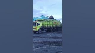 Truk Hino 500 Terguling dan Lanjut Nabrak beruntun #dumptruck