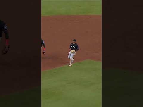 Drake sends the run home!