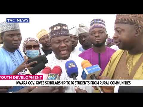 [WATCH] Kwara Governor Gives Scholarship To 16 Students From Rural Communities