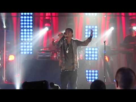 J. Cole - Runaway LIVE At VH1 Blitz Queens College