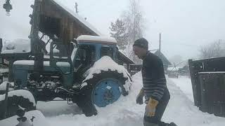 картинка: Чистка снега в ограде на т 40