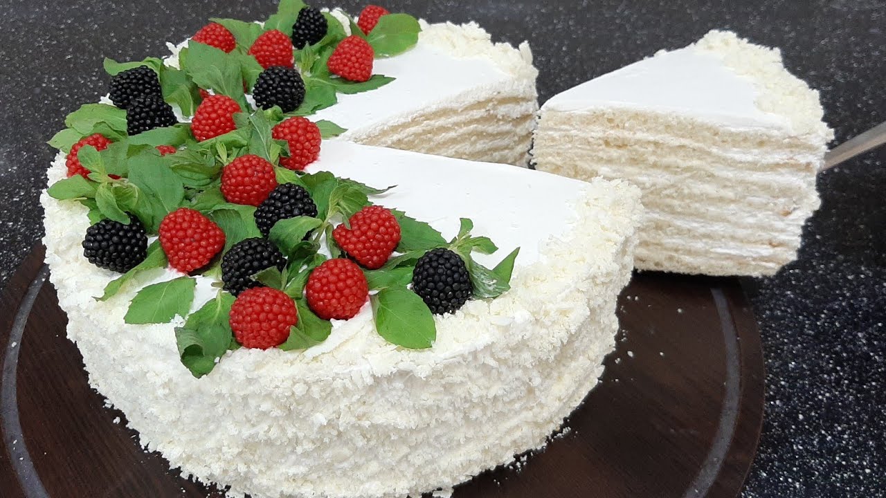 Tort oyoqda turgan yalangoch qiz. Tort oyoqda turgan yalangoch qiz.