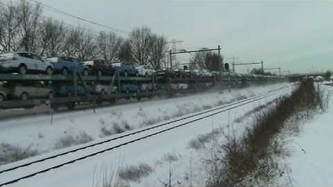 Baureihe 189 electric locomotive Railion/DB Schenker Rail pull Auto Freight Train in snow!!!