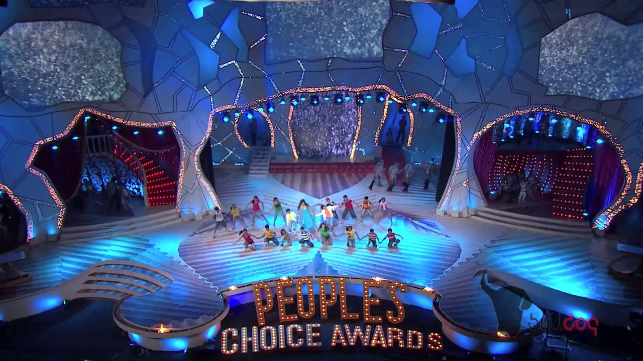 Priyanka Chopra performs at the People's Choice Awards 2012 - Shraddhanjali to Yash Chopra [HD]
