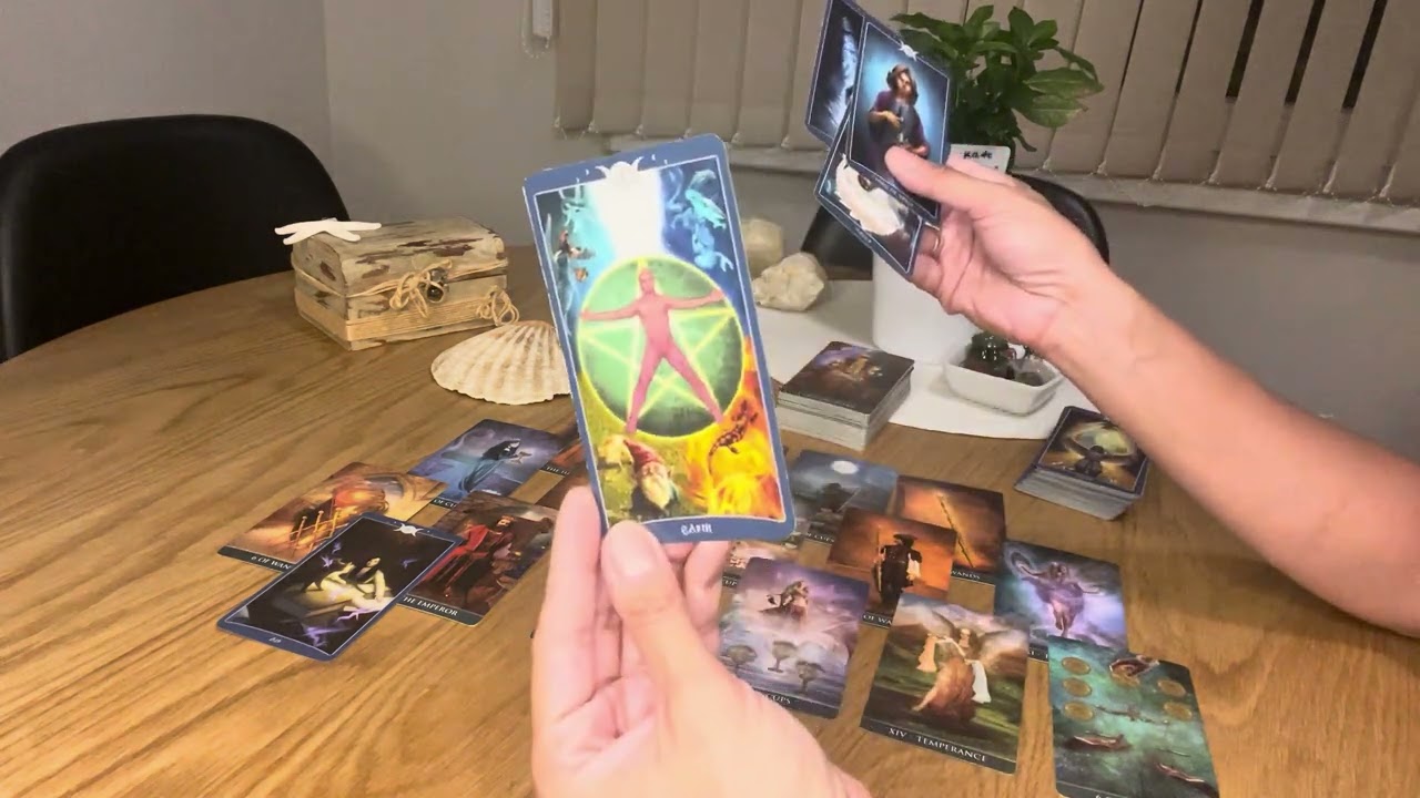 💋 Някой иска да Ви каже нещо! 💋#таро  #tarot  #тароонлайн #тарорийдинг