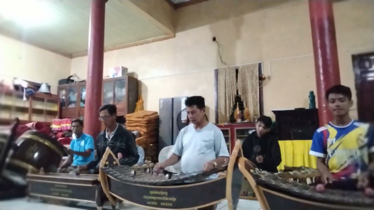 បង្ហាត់ភ្លេងពិណពាទ្យខ្មែរវត្តមហាពោធិវ័ន តាថៀវ ។tập đánh ngũ âm Khmer chùa Tà Thiêu Ck TV (cũ).