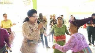 lagu karo sididing sibincar layo..  dalam acara anak beru..