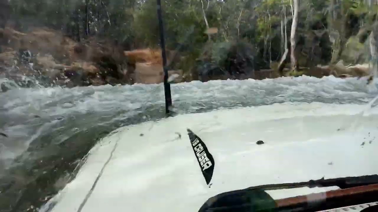 76 Series landcruiser deep river crossing cape york
