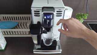 Phillips LatteGo EP5331/10 making cappuccino