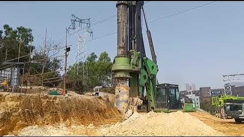 Hydraulic Low Headroom Drilling Rig KR300ES 1800mm Diameter Foundation