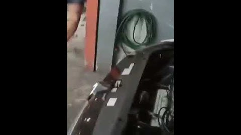 Vídeo mostra menina quase sendo atingida por raio no RJ
