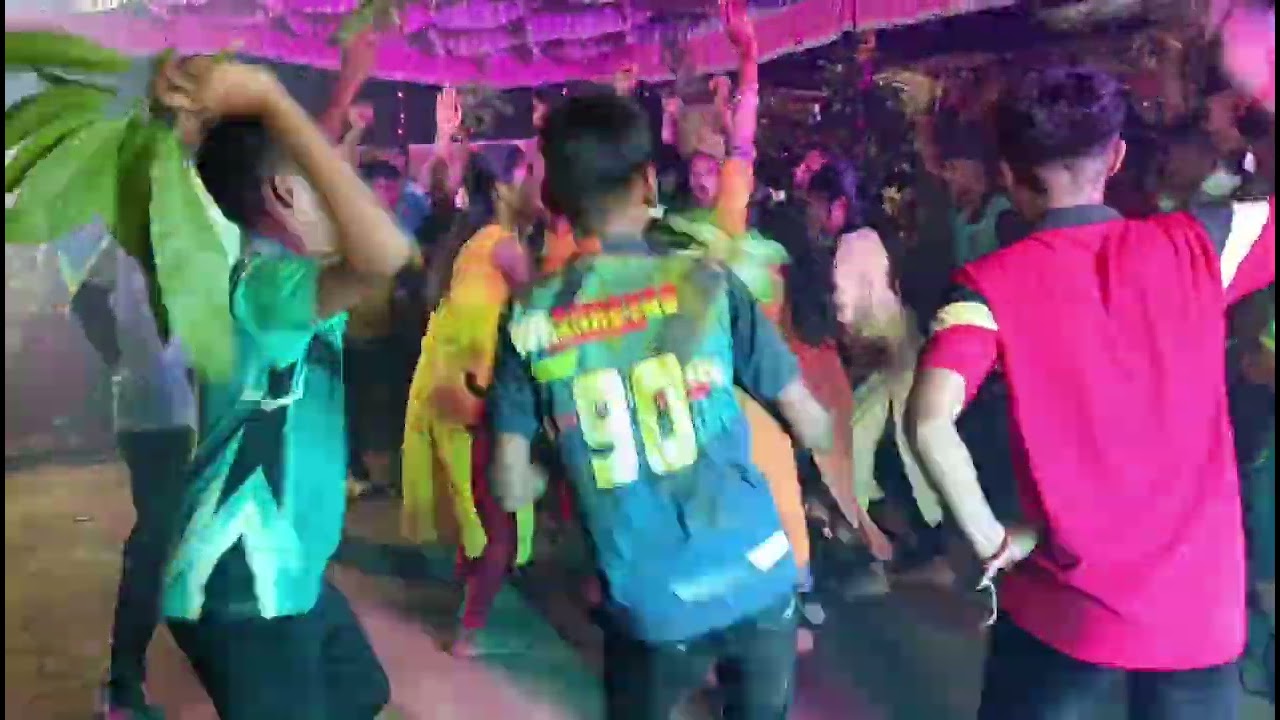 #कोकणात हळद असल्यावर राडा तर होणारच ना !! 😍#माझ्या डोईवर भरली घागर रे #dance #haldi #haldiceremony