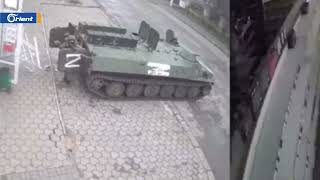 دبابة روسيّة تشارك في عمليات التعفيش بأوكرانيا