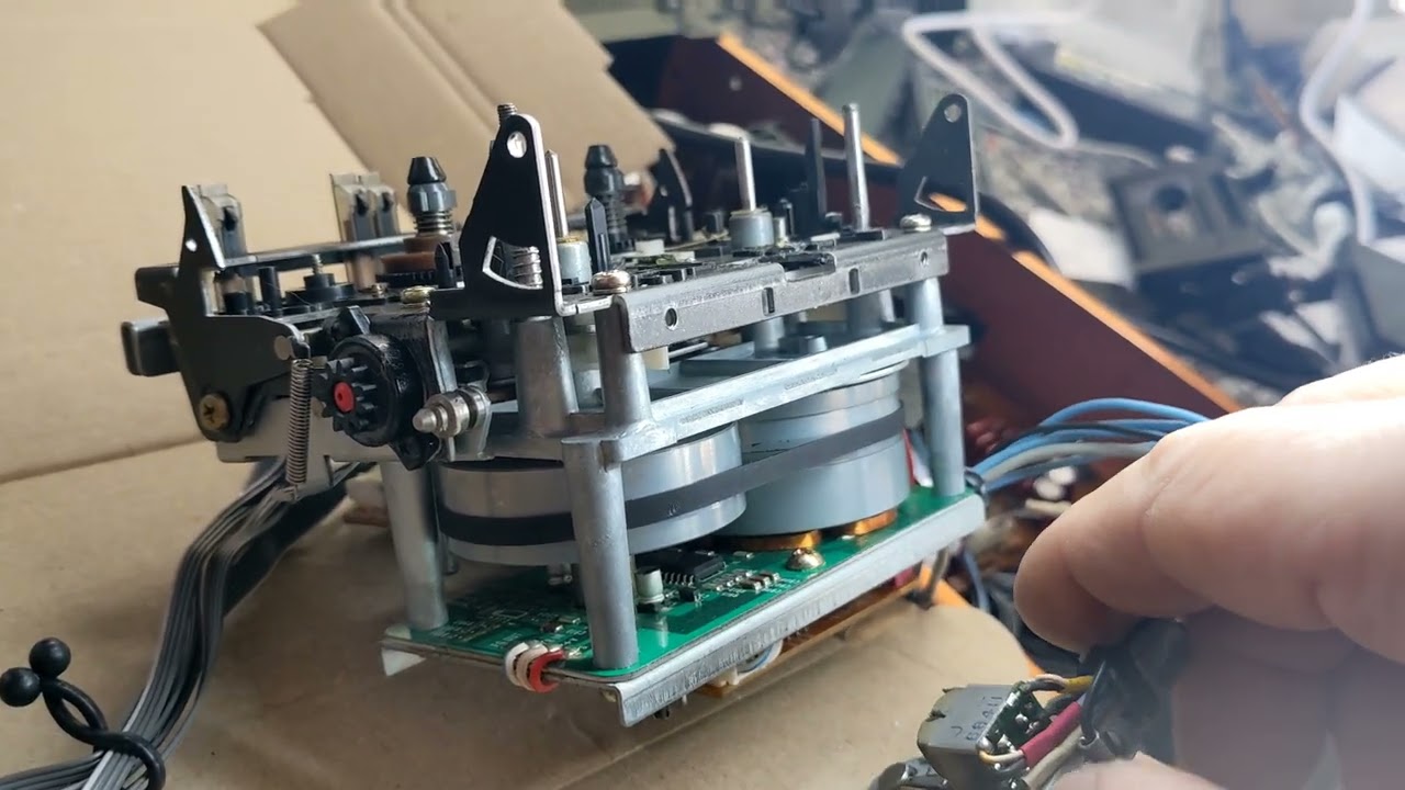 Sony TC K555esg жуёт ленту