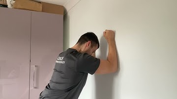 Isometric - Tricep Wall Press