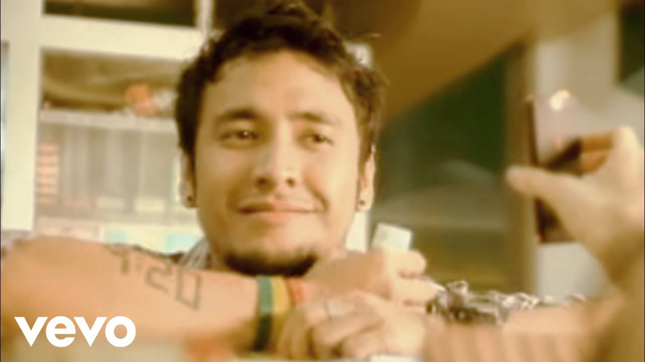 Ello - Takkan Ada Aku Lagi (Video Clip) - YouTube