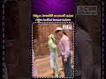 చెప్పులు ,హిజాబ్ తో ఆలయంలో మహిళ..గట్టిగా నిలదీసిన హిందూ మహిళా | Muslim In Hindu Temple | CVR OM