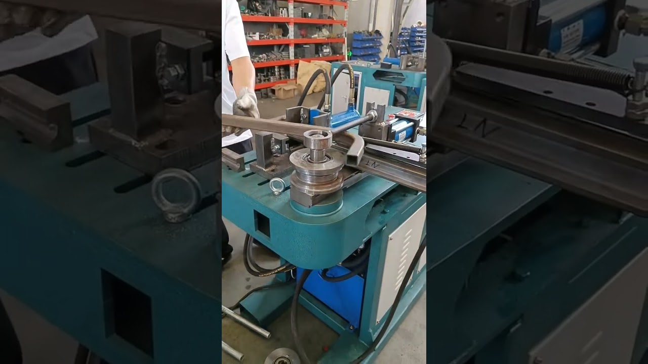 @Bending machine Liu square bend right angle one-time forming square tube.