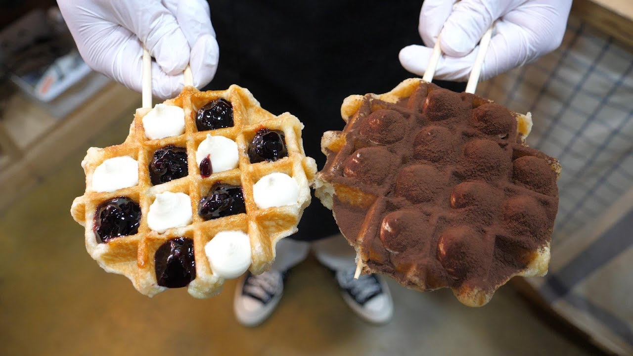 신촌에서 유명한 티라미수 와플, 블루베리 와플 / best belgian waffle korean street food / 한국 길거리 음식 / 서울 베러댄와플