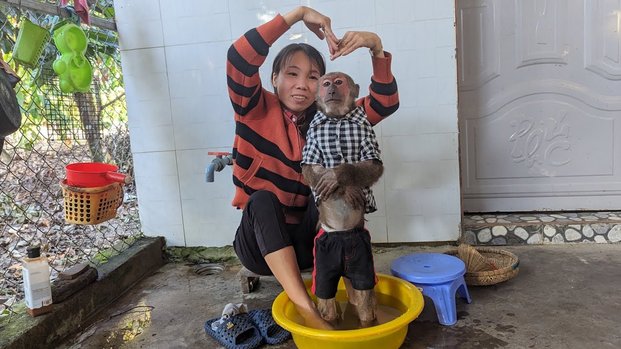 Abu Helps Mom To Make Herbal Foot Bath YouTube