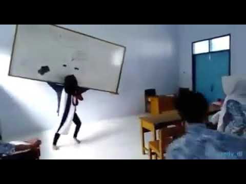 Aksi Lucu Reog Para Siswa Di Kelas Ketika Jam Kosong