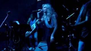 Veronica - Do Ya (Peaches cover, live from KooKoo, July 10).MPG