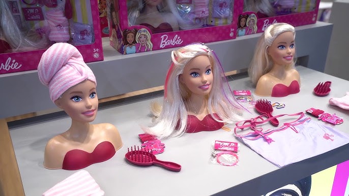 Boneca Barbie para Pentear e Maquiar - Será que conseguimos fazer um  penteado nela??? 
