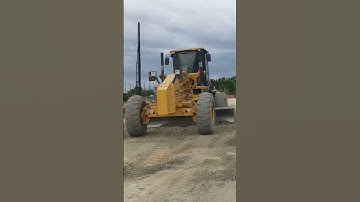 HEAVY MACHINE motor Grader spreading gravel at construction(1)